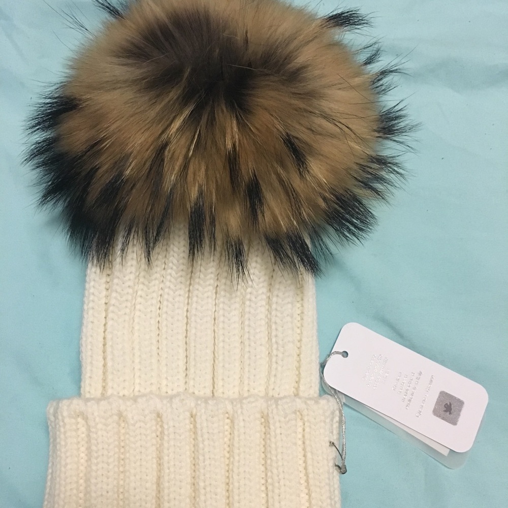 Catya pom-pom hat
